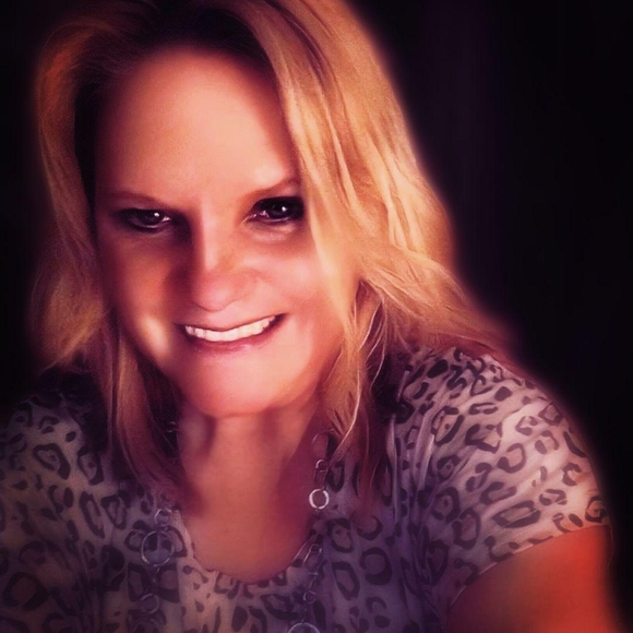 Meet your Posher, Angie - Picture 1 of 1